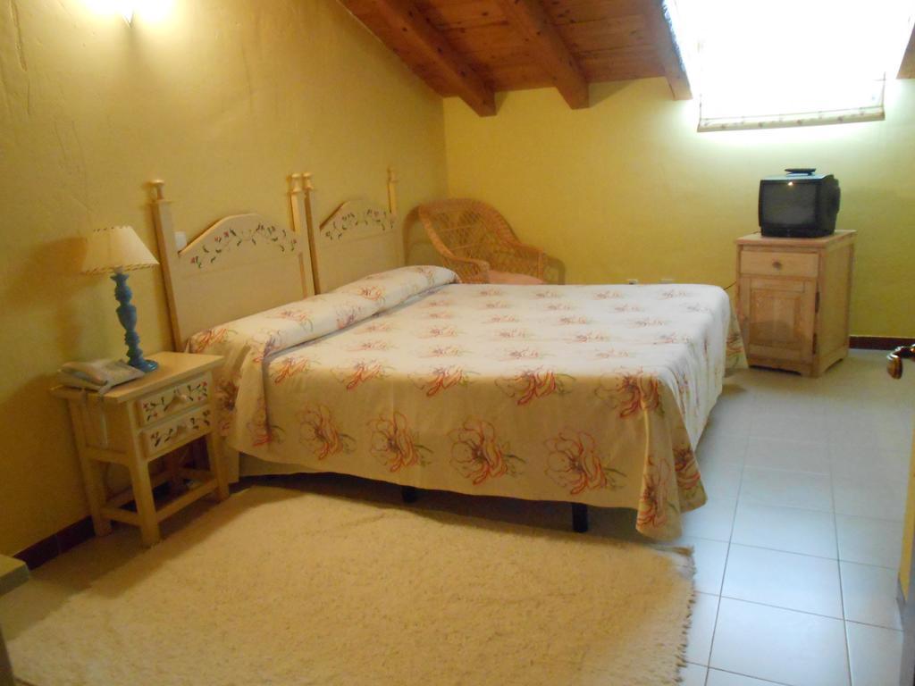 Hostal Burgos Torrecaballeros Zimmer foto